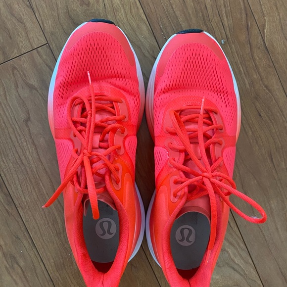 blissfeel lululemon running shoe. - Picture 2 of 2
